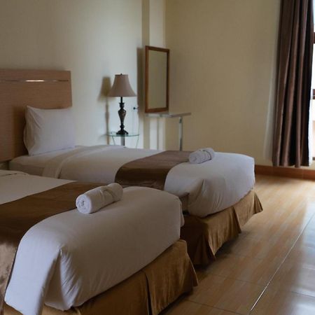Revayah Hotels Ruteng Exterior foto