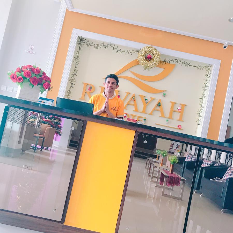 Revayah Hotels Ruteng Exterior foto